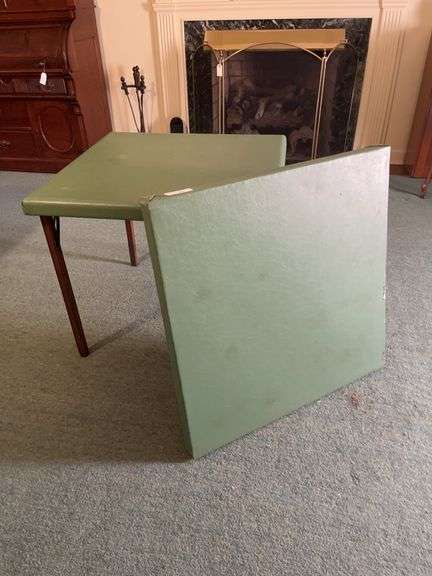 Folding tables