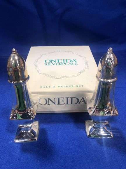 Oneida silver plate salt and pepper shakers