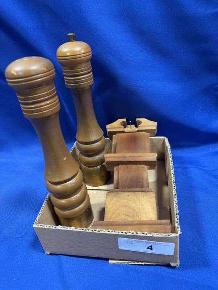 Wooden salt/pepper shakers