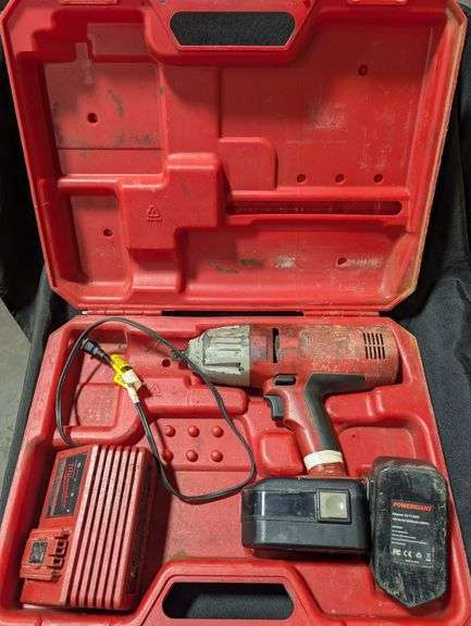 Milwaukee V28 (28-volt) 1/2" Cordless Impact Wrench kit