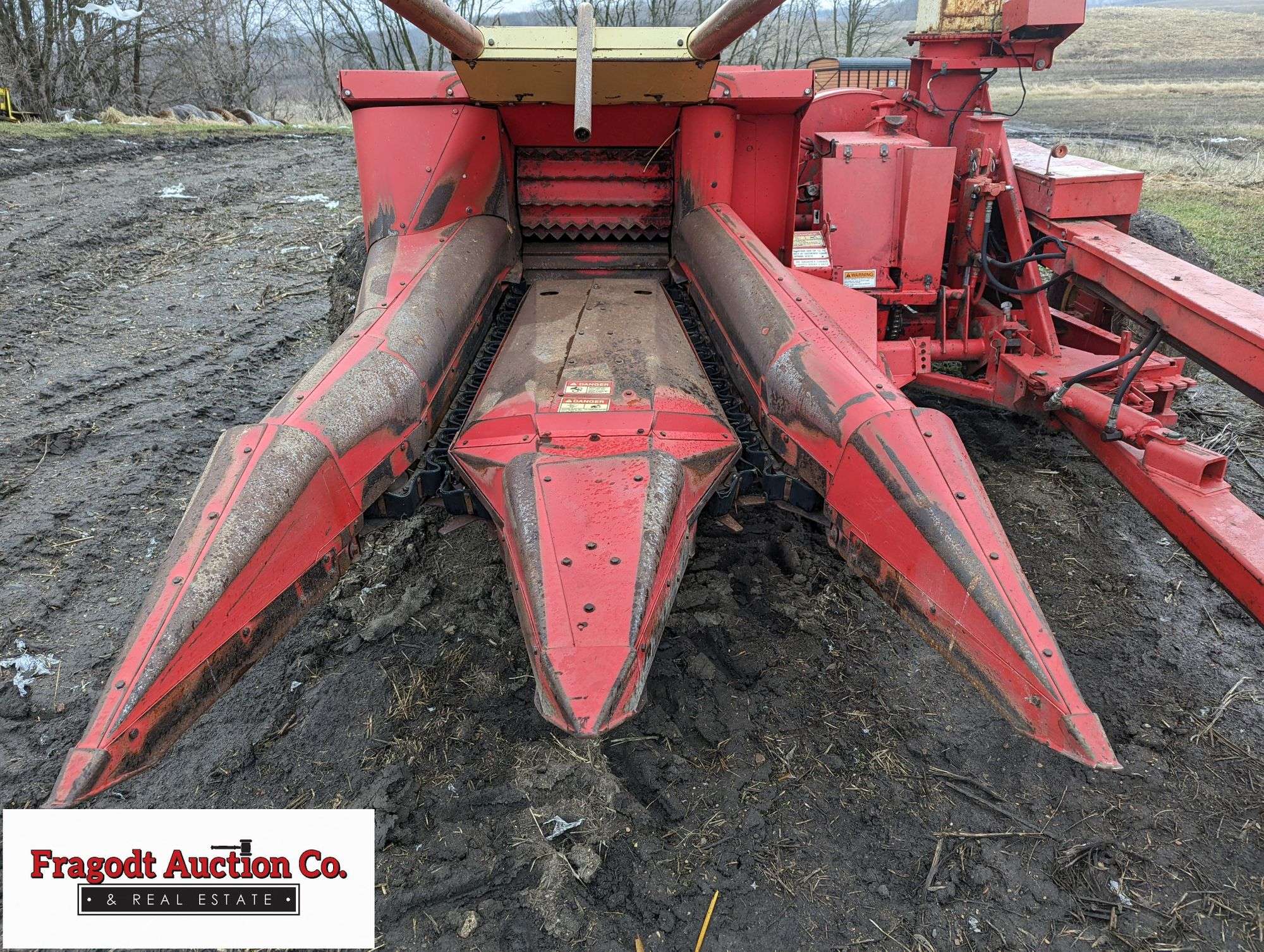 Gehl 1060 Silage Chopper with 2 Row Corn and Hay Head, 1000