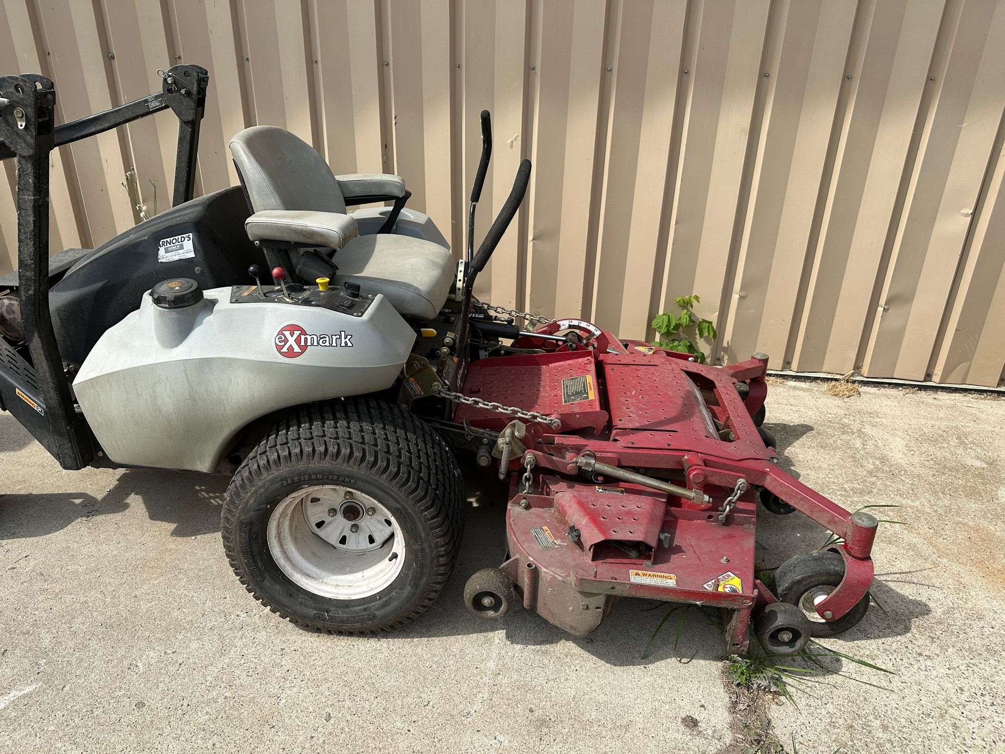 ExMark 60” Zero Turn Front Mount Lawn Mower, Front Runner