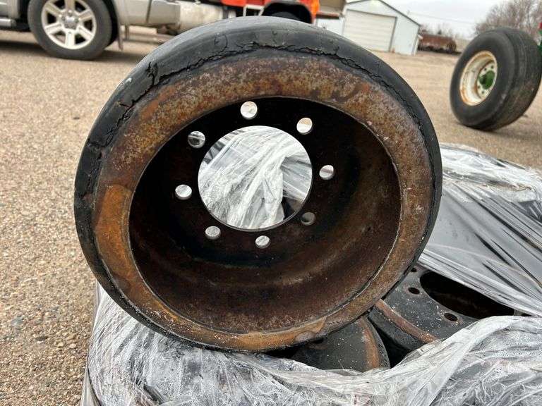 (12) 4.5” Wide Boggie Wheels, off of Challenger 700 Series - Fragodt ...