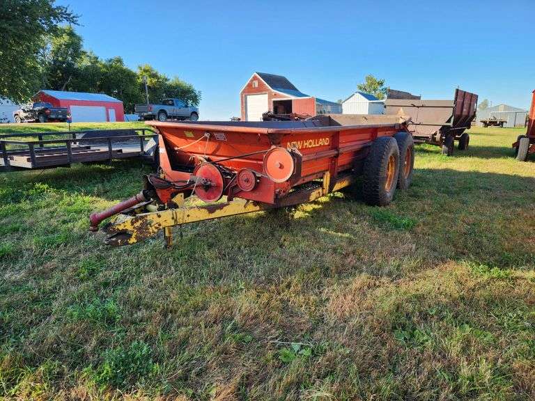 New Holland 679 Tandem Axle Manure Spreader with Slop Gate, TChain