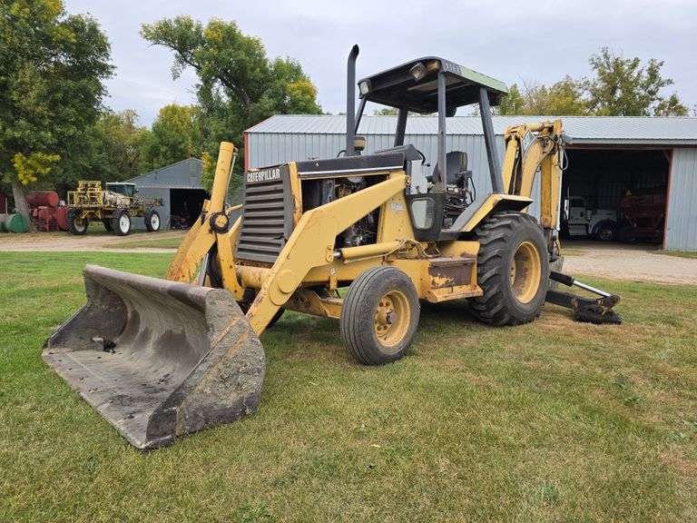 CAT 416B Backhoe, 7,683 Hours, Extend-A-Hoe, 16.9-24 Rears, 11L-16 Fronts, 2WD, 24” Digging Bucket, 