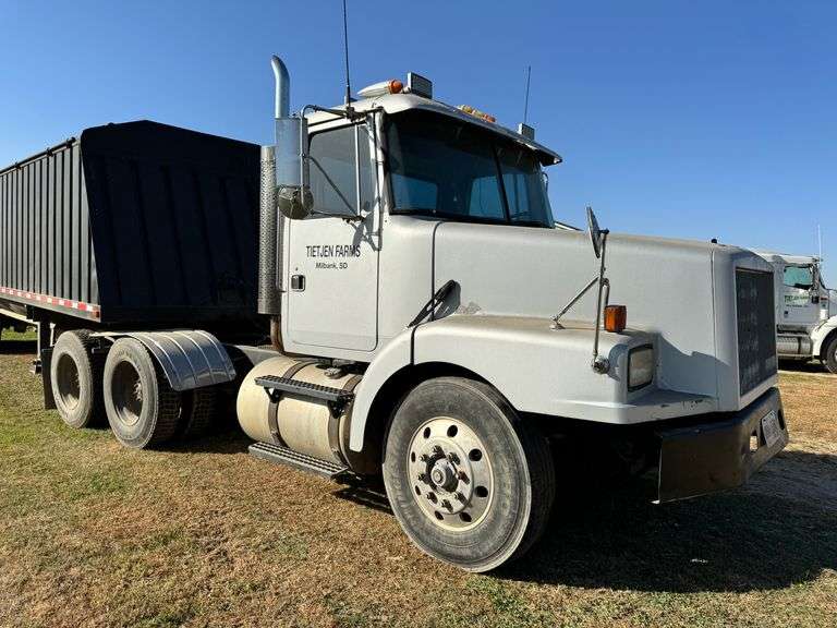 1991 GMC White Daycab Semi, CAT Engine, 10 Speed, Shows 673K Miles (hub odometer), 11R22.5 Tires, Bl