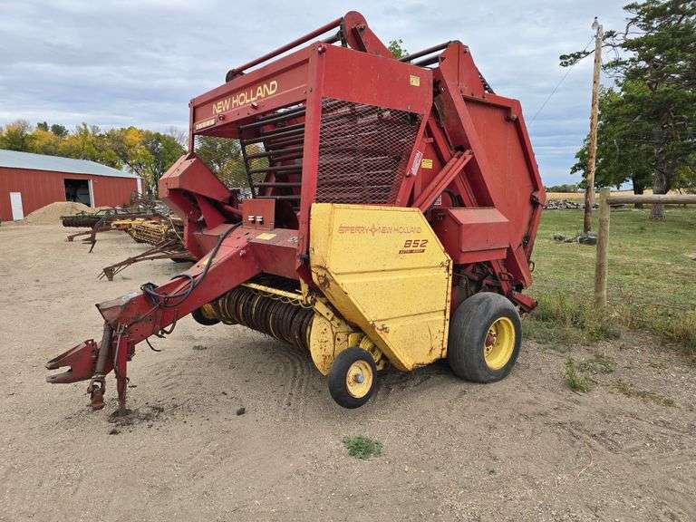 Sperry New Holland 852 Auto-Wrap Bales, 11L-15 Tires, 540 PTO, SN: 547409