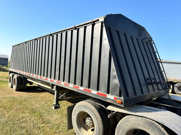 1996 Spartan 32’ Hopper Bottom Trailer, Tarp, Side and Trap Doors, All Steel, 285/75R24.5 Tires