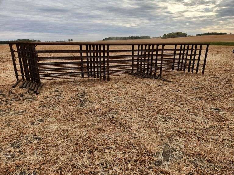(5) 24’ Free Standing Panels, Chains on Both Ends. This Item is Located in South Dakota, Therefore S