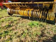 NH 853 Round Baler Used this season Air bags good, pickup good condition with control box, electric 