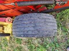 NH 853 Round Baler Used this season Air bags good, pickup good condition with control box, electric 