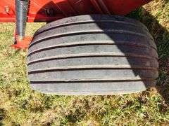 NH 853 Round Baler Used this season Air bags good, pickup good condition with control box, electric 