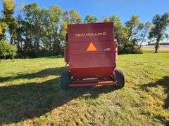 NH 853 Round Baler Used this season Air bags good, pickup good condition with control box, electric 