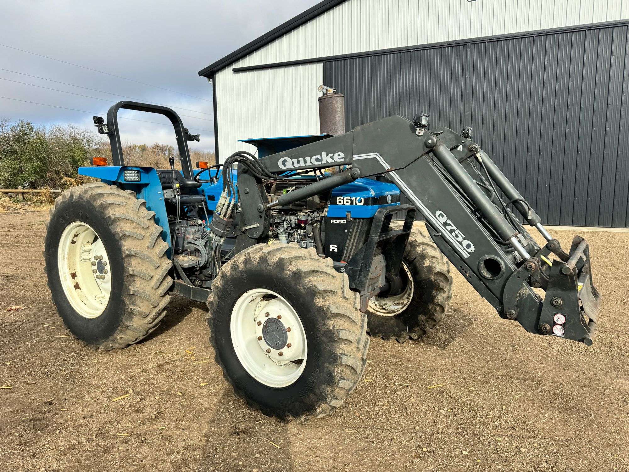 1996 Ford/New Holland 6610 MFWD Open Station Tractor with Quicke