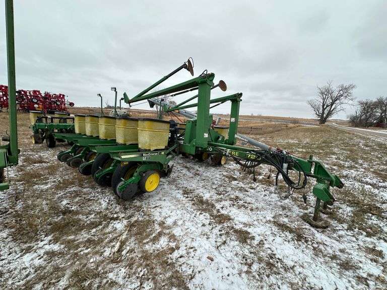 John Deere Model 7200 Front Fold 16 Row 30” Maxi Merge II Planter, Markers, Lights, 2pt Hookup, Come