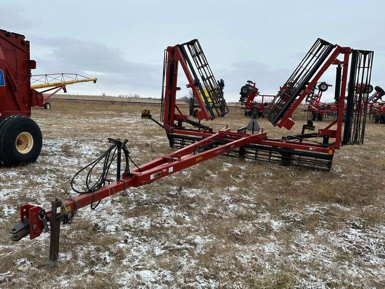 Case IH Model 110 Rolling Baskets, Fold Up Wings, 48’ Wide