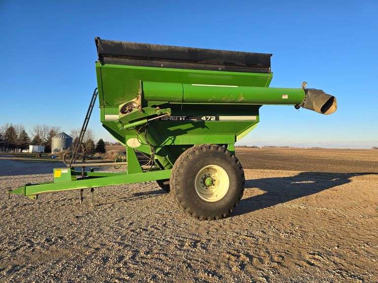 Brent 472 Grain Cart, Corner Auger, Auger Lights, 1000 PTO, 23.1-26 Diamond Tread Tires, Rear Lights