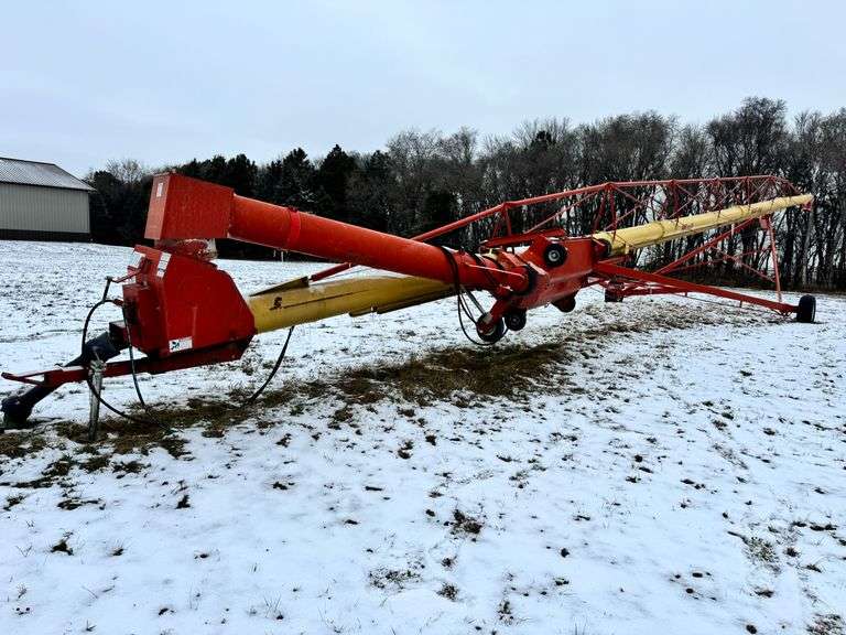 Westfield MK+130-91 Auger with Hydraulic Swing Hopper, 540 PTO, Dual Auger Hopper, Hydraulic Lift, 1