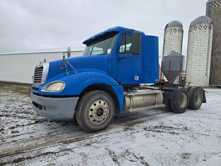 2007 Freightliner Columbia Daycab Semi, 785,548 Miles, Detroit 60 Series Motor, Smart Shift Auto Tra