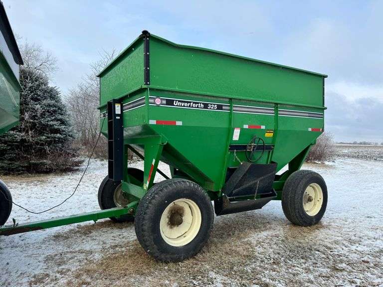 Unverferth 325 Gravity Box, Extendable Hitch, Lights, Rear Hitch, 385/65R22.5 Tires, SN: D19160319