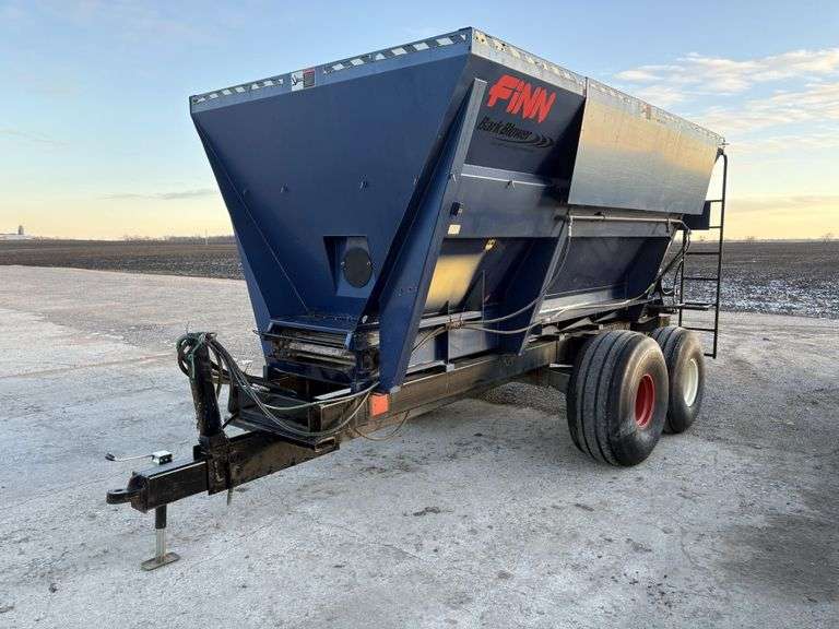 Finn Bark Blower Lime Spreader, Tandem Axle, Dual Spinners, Hyd Drive 29” Apron, Rear Ladder, 21.5L-