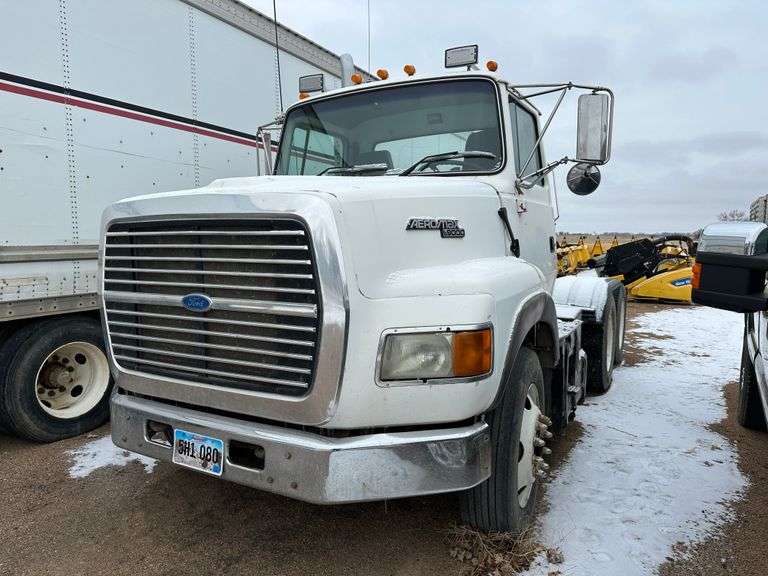 1995 Ford L9000 Semi Tractor, N14 Cummins Engine, Eaton Transmission, Sliding 5th Wheel Plate, 285/7
