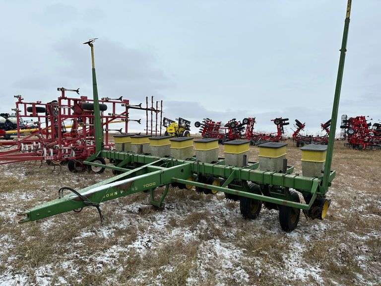 John Deere Model 7000 Planter, 8 Row 30”, Trash Whippers, Box Extensions, Comes with a Montior