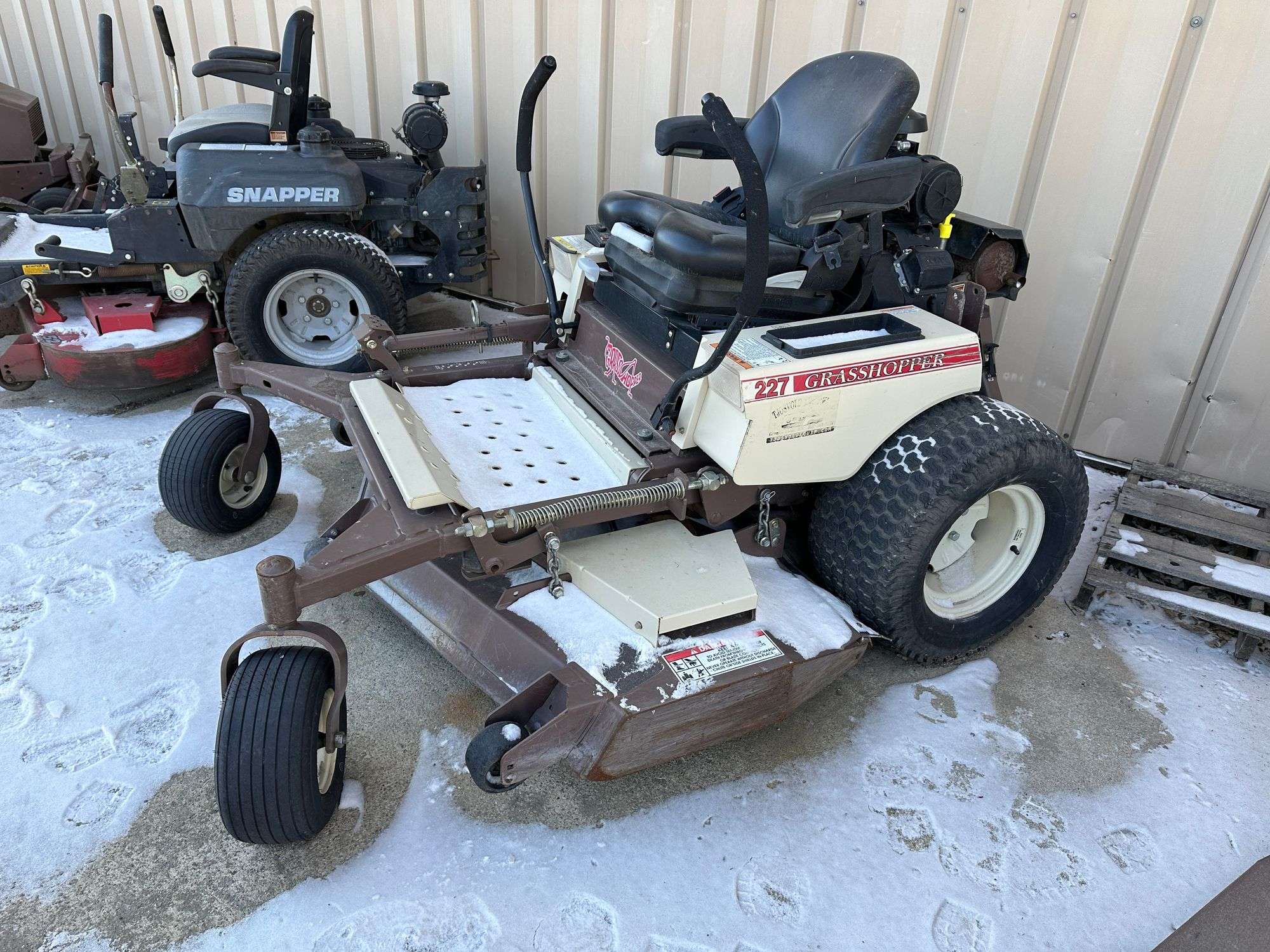 2013 Grasshopper Model 227 Zero Turn Lawn Mower, Kohler 27hp