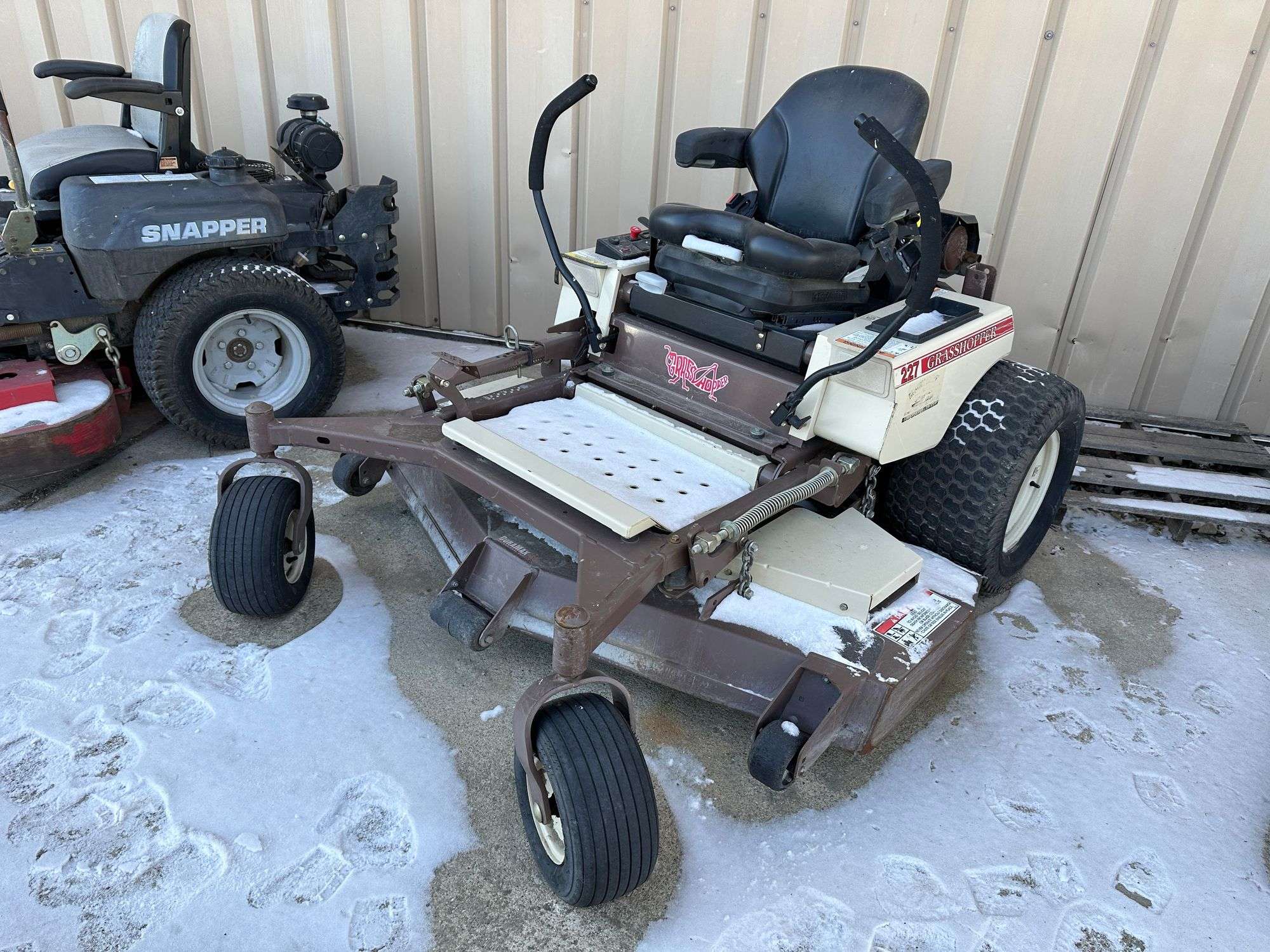2013 Grasshopper Model 227 Zero Turn Lawn Mower, Kohler 27hp