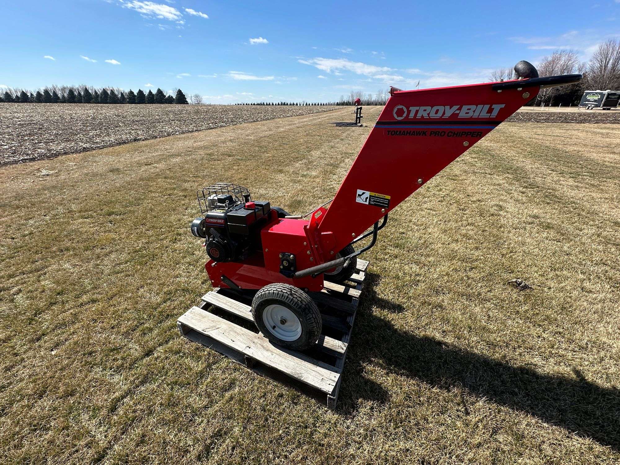 Troy Bilt Wood Chipper with 12hp Gas Engine (Like New) - Fragodt