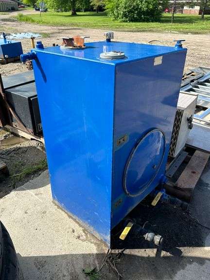 100 Gallon Grease Reservoir Metal Tank - Fragodt Auction and Real ...