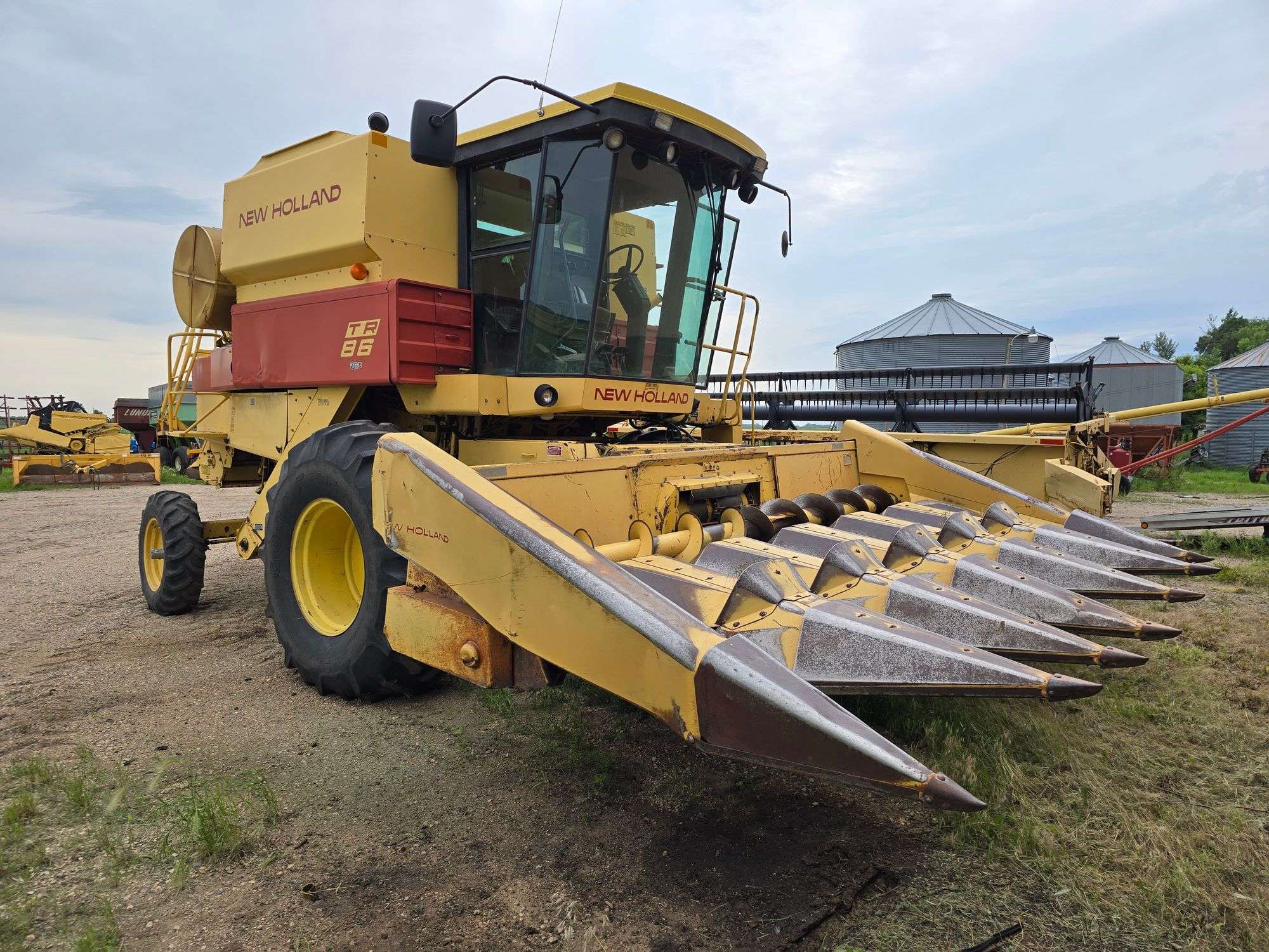 1987 New Holland TR86 Combine with New Holland 974 6 Row 30