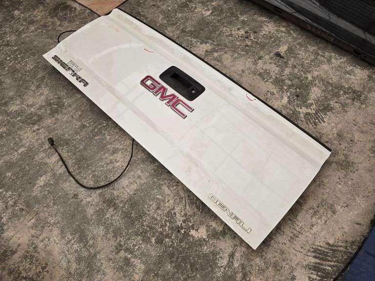 ’15 GMC Sierra 2500 Tailgate