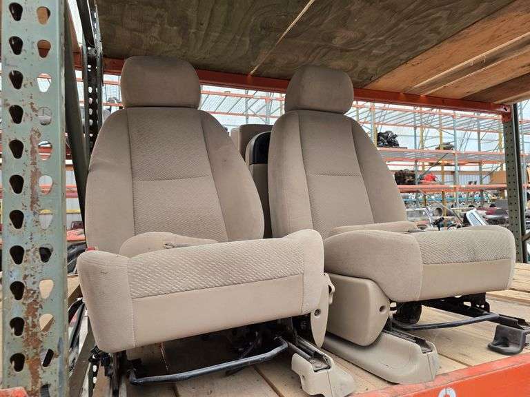 ’08 Chevrolet Silverado Seats, Driver’s, Passenger, Rear Bench and Center Console