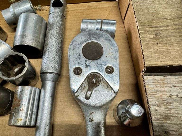 3/4" Drive Ratchet, Breaker Bar and Sockets