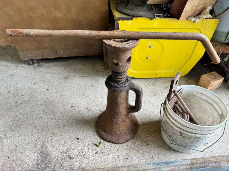 Screw Jack and Basement Floor Joist Supports