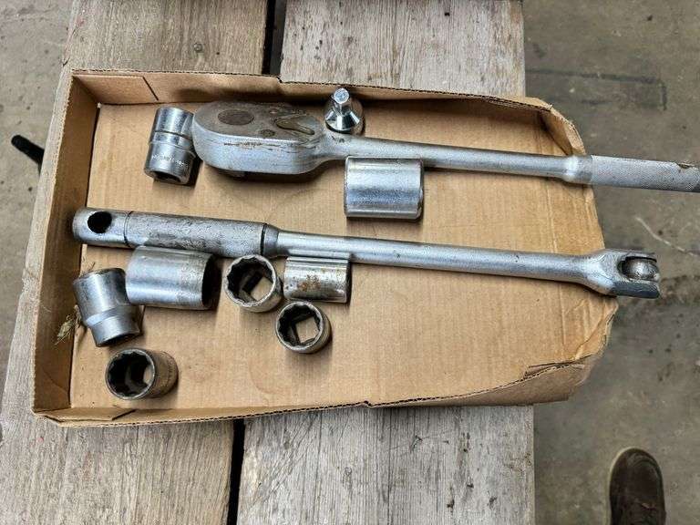 3/4" Drive Ratchet, Breaker Bar and Sockets