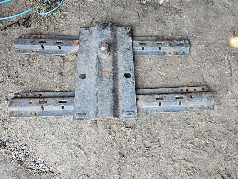 Adjustable 5th Wheel Plate, Was Used in a 1995 Ford F-250