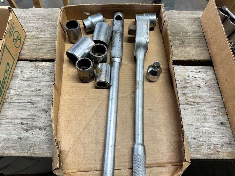 3/4" Drive Ratchet, Breaker Bar and Sockets