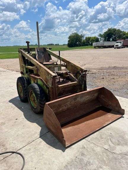 Mustang 1000 Series Skid Loader, *Non Running
