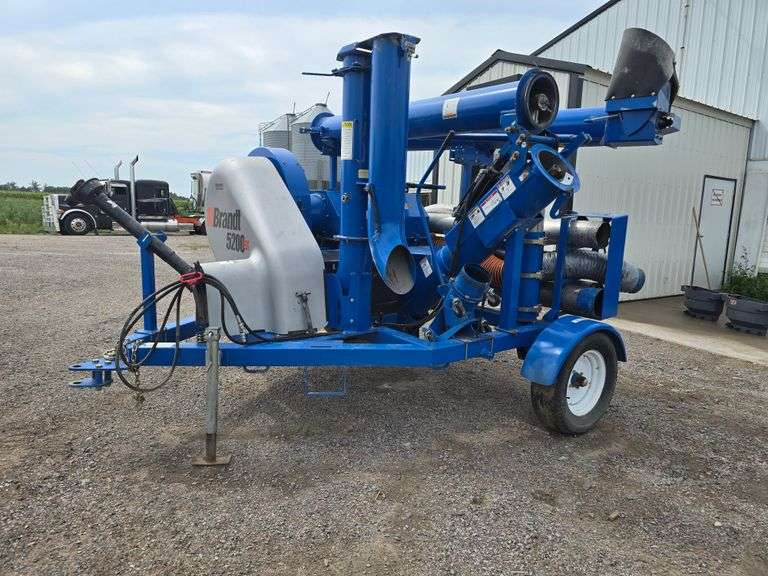 Brandt 5200EX Grain Vac, 1000 PTO, Hydraulic Auger with Vac Head, Flexible and Straight Pipe, 15” Ti