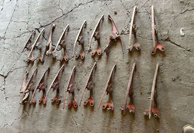 Gaterman Crop Lifters for Older Style John Deere Soybean Head, 18 Lifters, 2 Bolt Style, Model #4H,