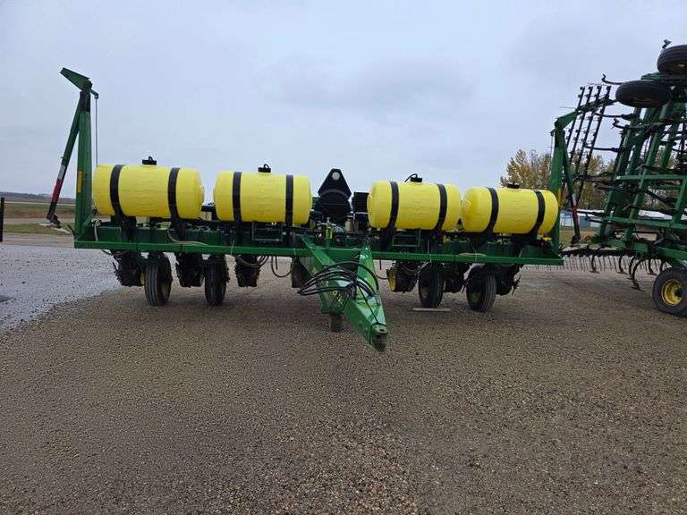 1992 John Deere 7200 Planter, 8 Row 30