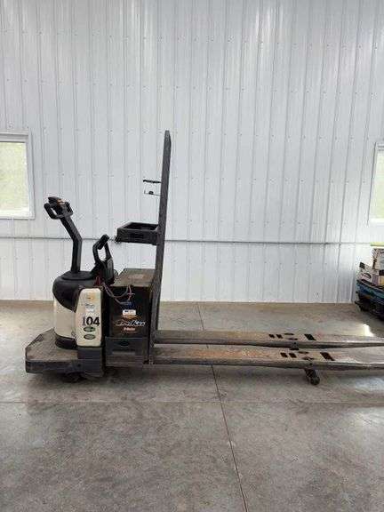Crown PE4500-60 Rider Double Jack, 6,000lb Capacity, 6,243 Hours, 93 ...