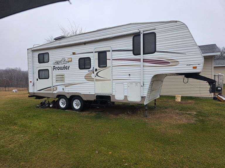 2004 Prowler Fleetwood 5th Wheel RV, Model 255 BHS, 12’ Slide Out, Newer 19’ Awning, 1 Queen Front B