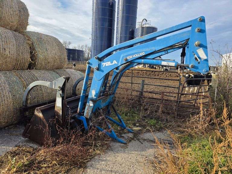 New Holland 72LA Loader, 8’ Bucket with Grapple, Quick Tach, Came off TM165, SN: 716604056 *No Mount