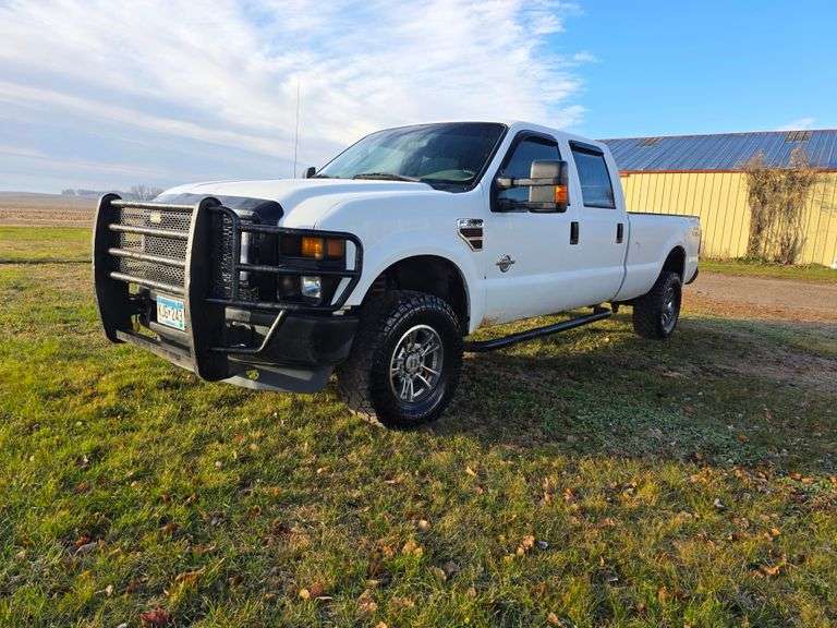 2008 Ford F-350 Crew Cab Pickup, 227,100 Miles, 6.4L Powerstoke Diesel, Long Box, B and W 5th Wheel 