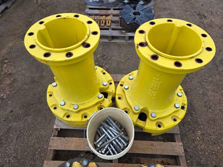 Factory Front Dual Spacers off John Deere 8R360 - Fragodt Auction and ...