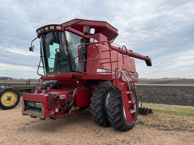 2001 Case IH Model 2188 Combine, 4,246/5,696 Sep/Engine Hours, Crary Big Top, 18.4 x 42 Fronts with 