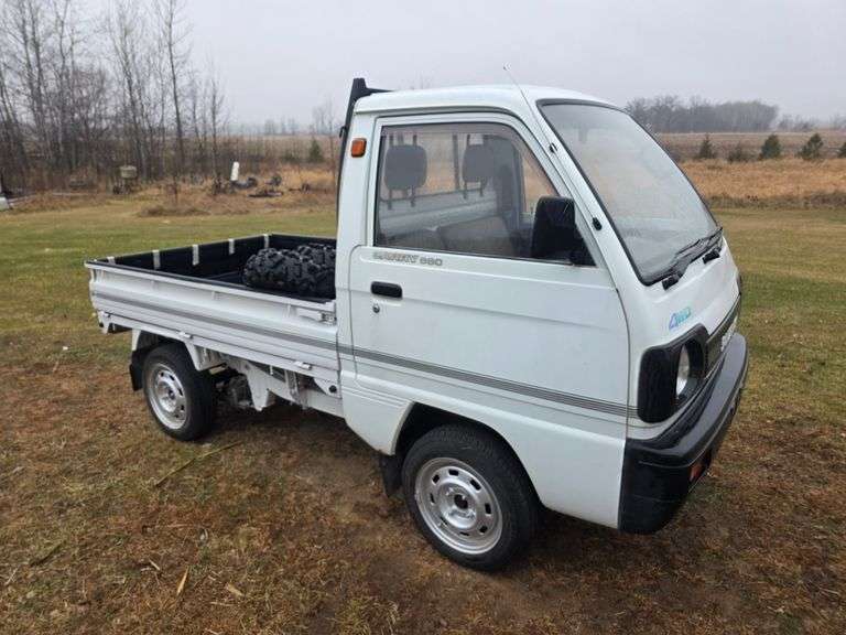 Suzuki Carry 660cc Mini Truck, Shows 7293 Miles, 4x4, Radio, Lights, Blinkers, 5 Speed Manual Transm